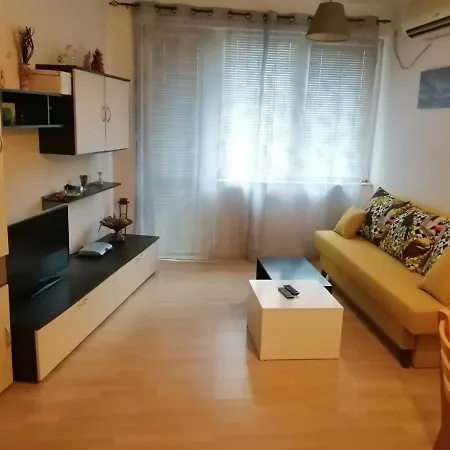 Lili Apartman *